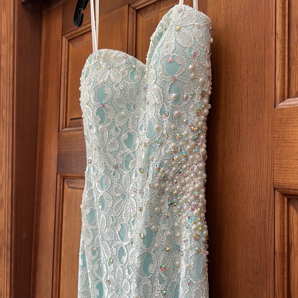 Cachet Prom Dress - Picture 2 of 4